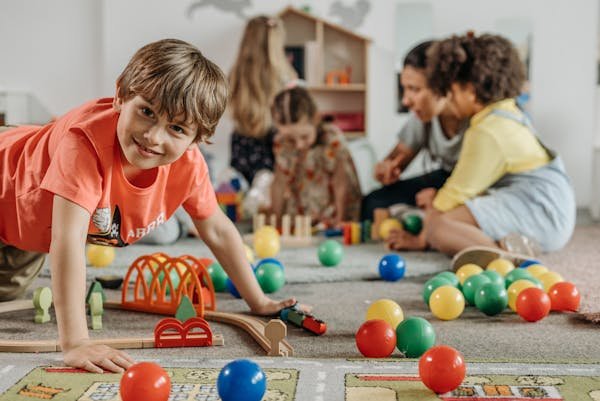 Jeux de motricité : des jouets inclusifs pour grandir ensemble